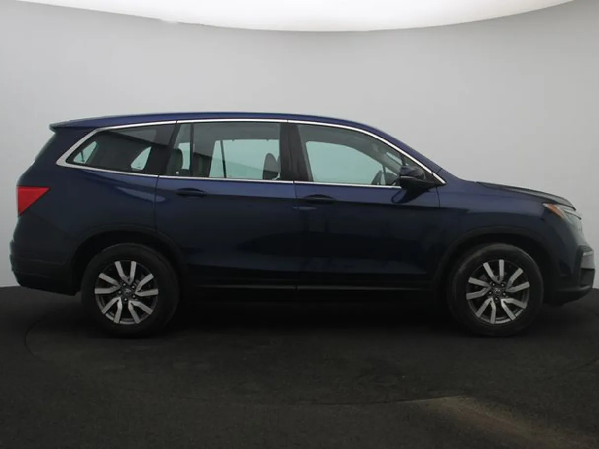 Car image 13
