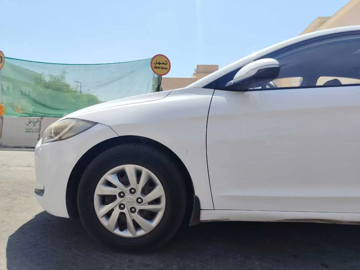 Car image 9