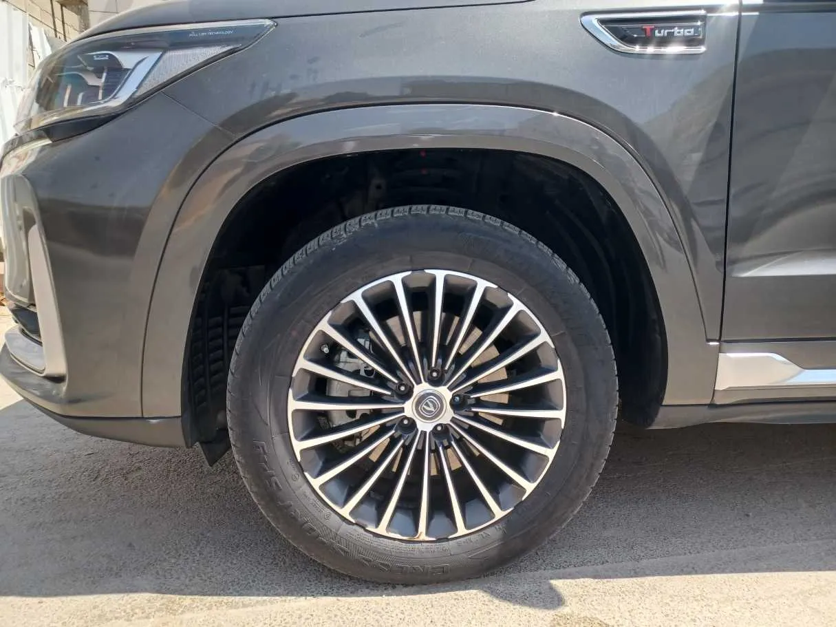 Car image 9