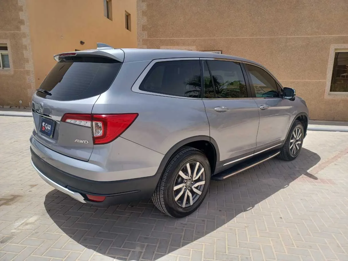 Car image 5