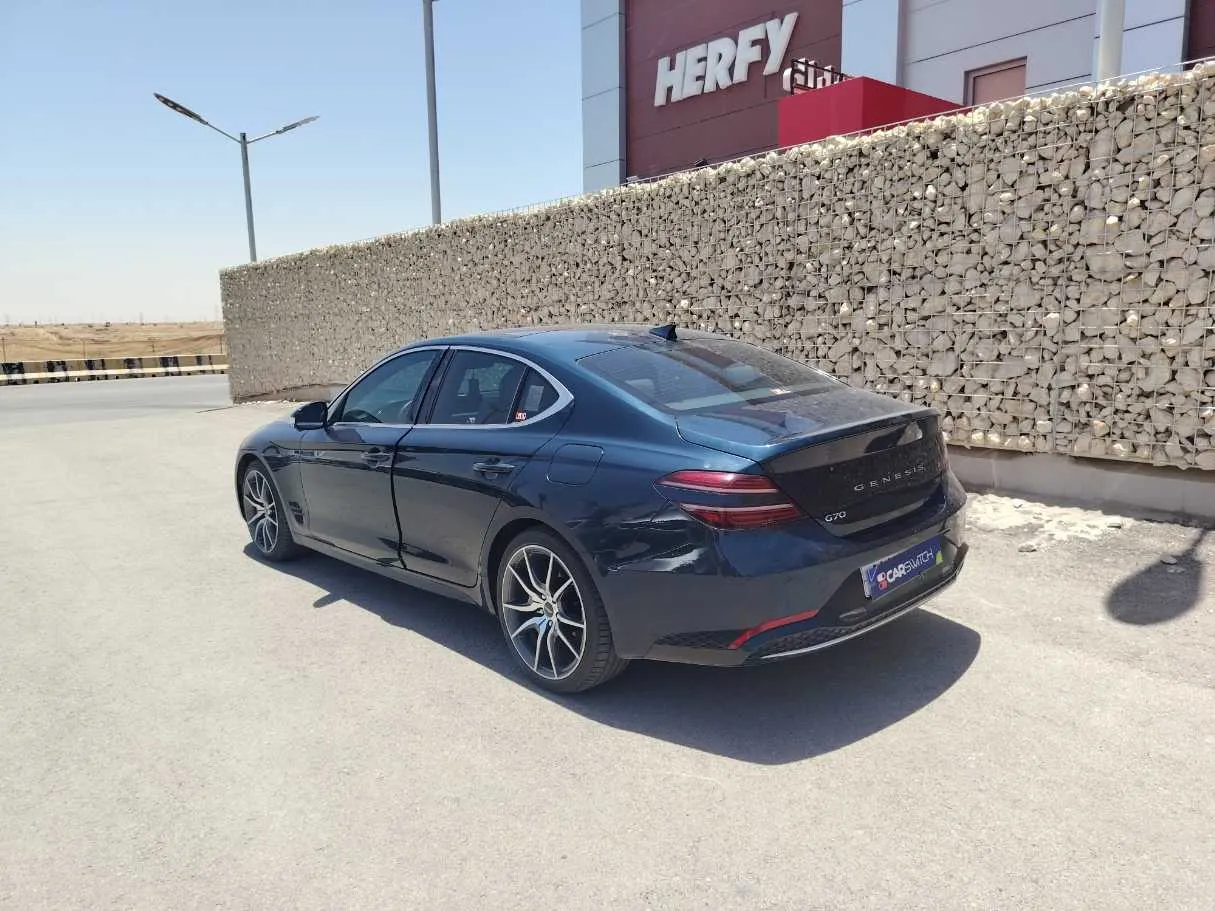 Car image 7