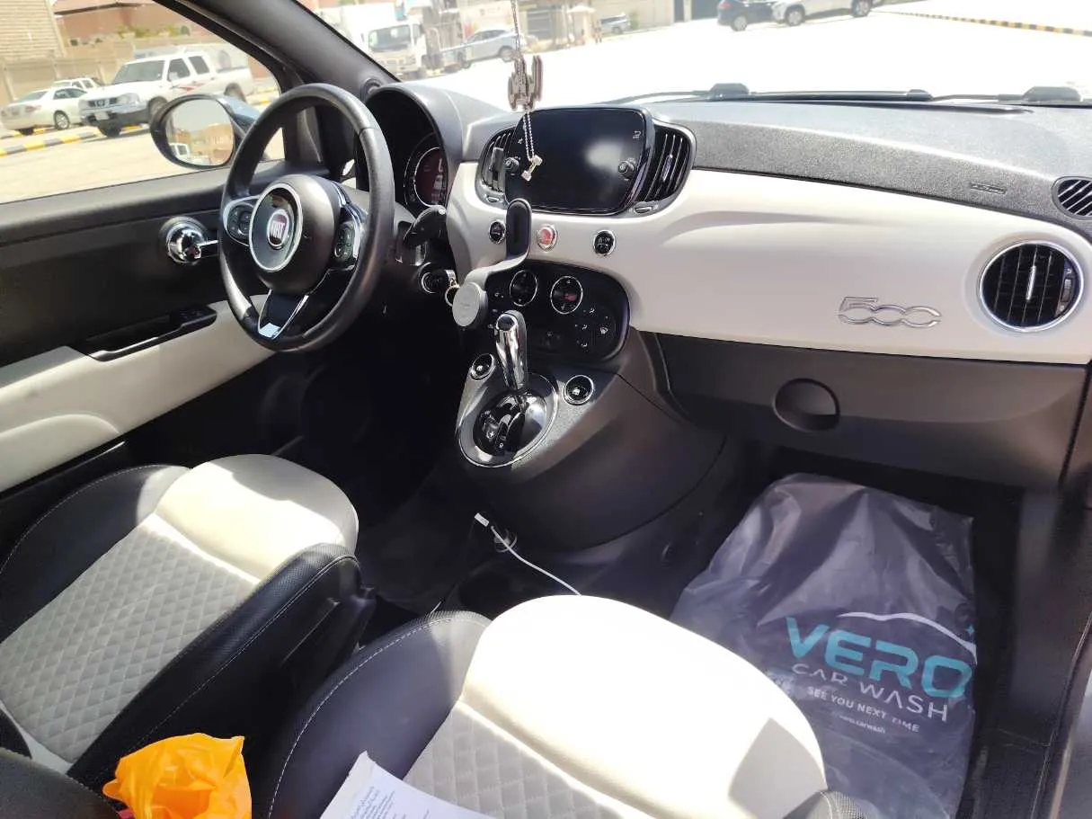 Car image 14