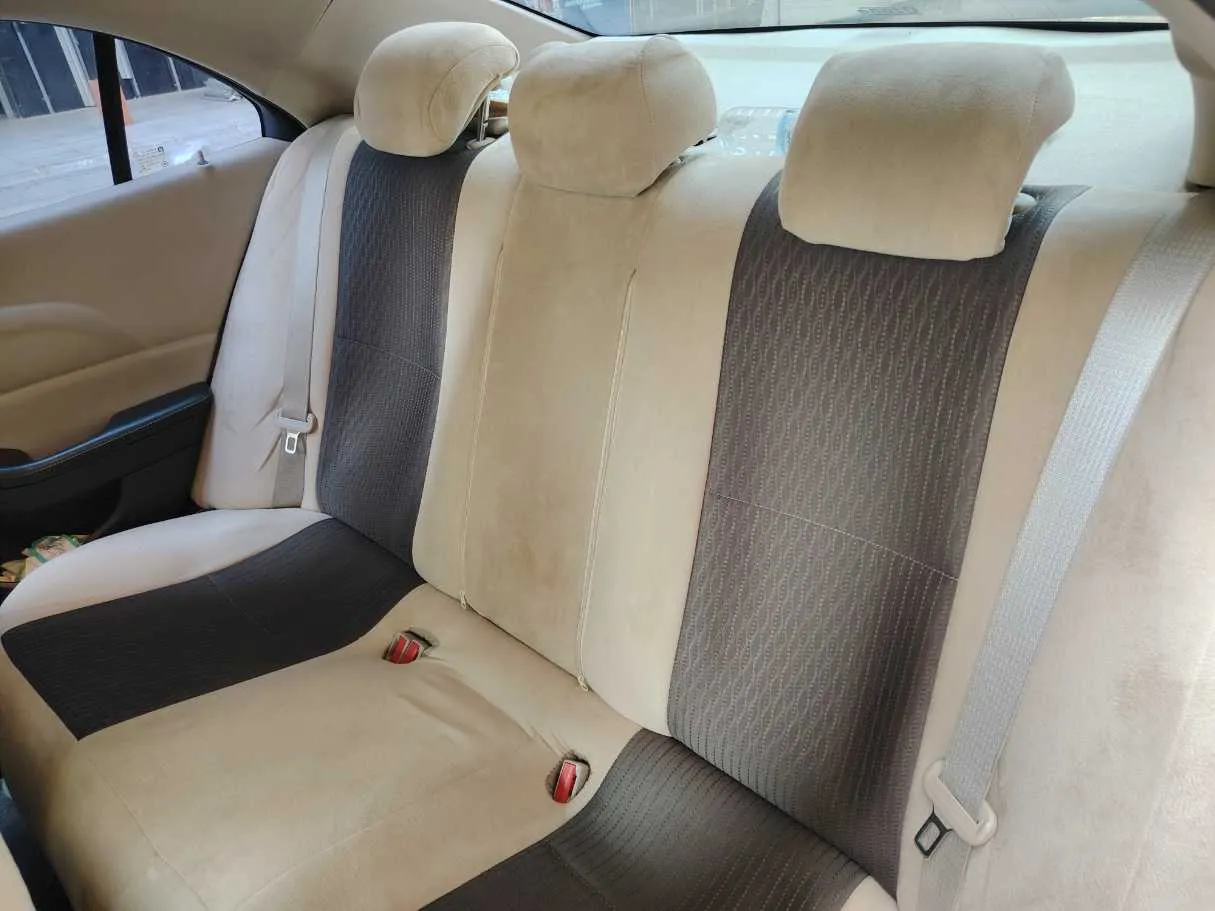 Car image 16
