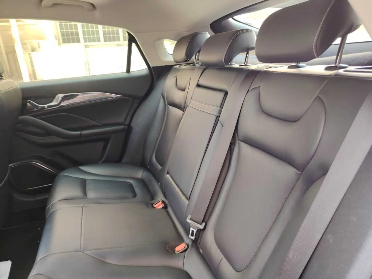 Car image 17