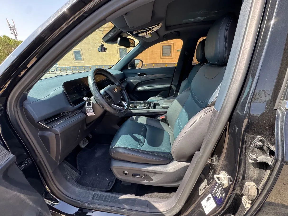 Car image 10