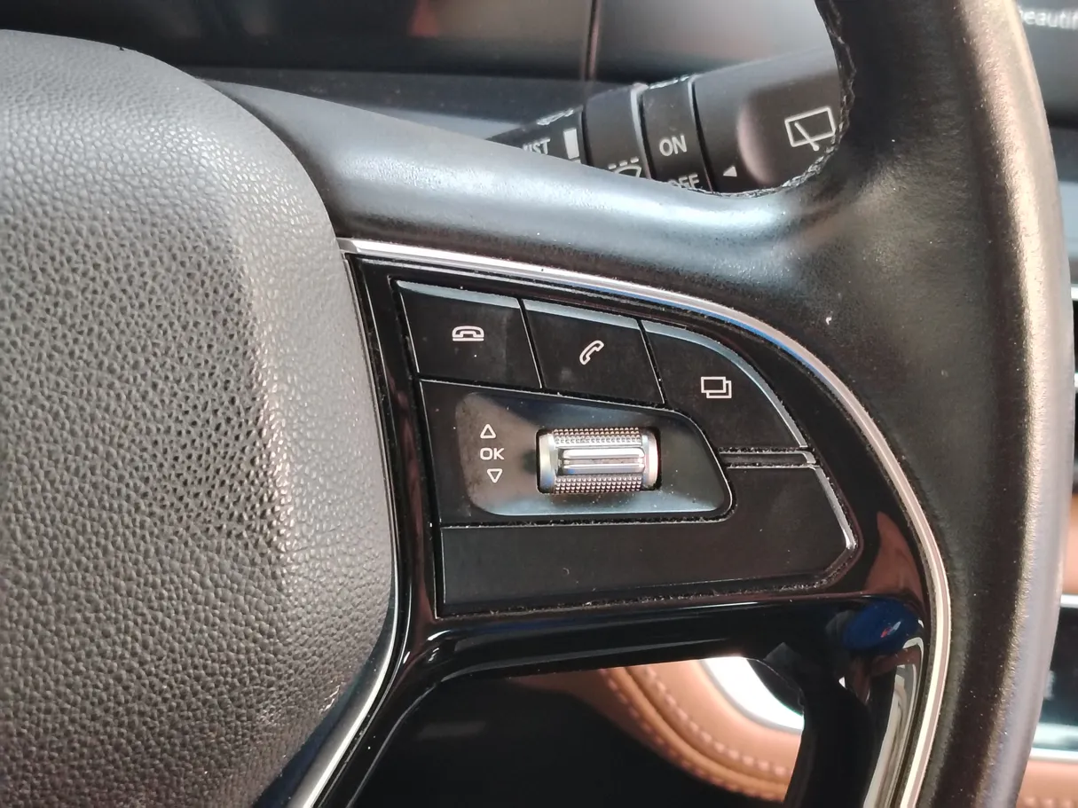 Car image 26