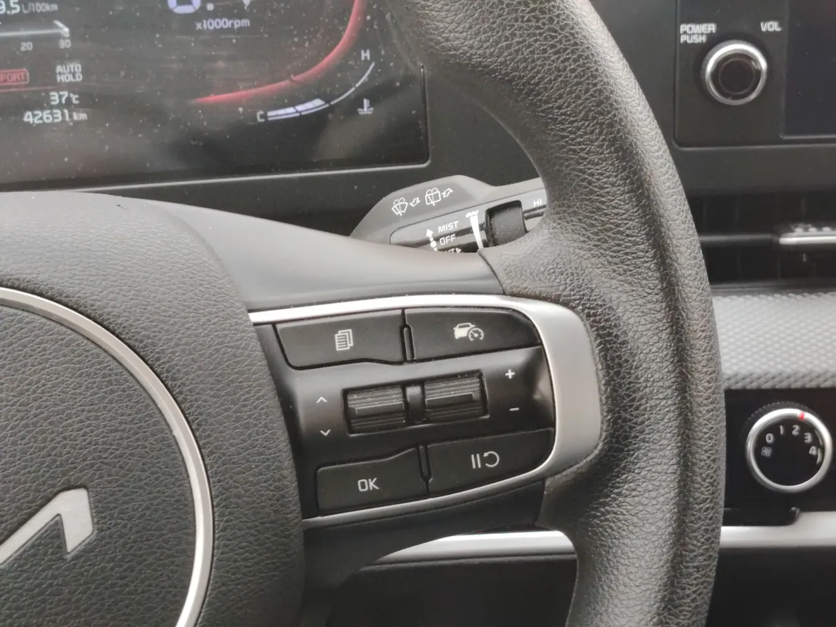 Car image 26