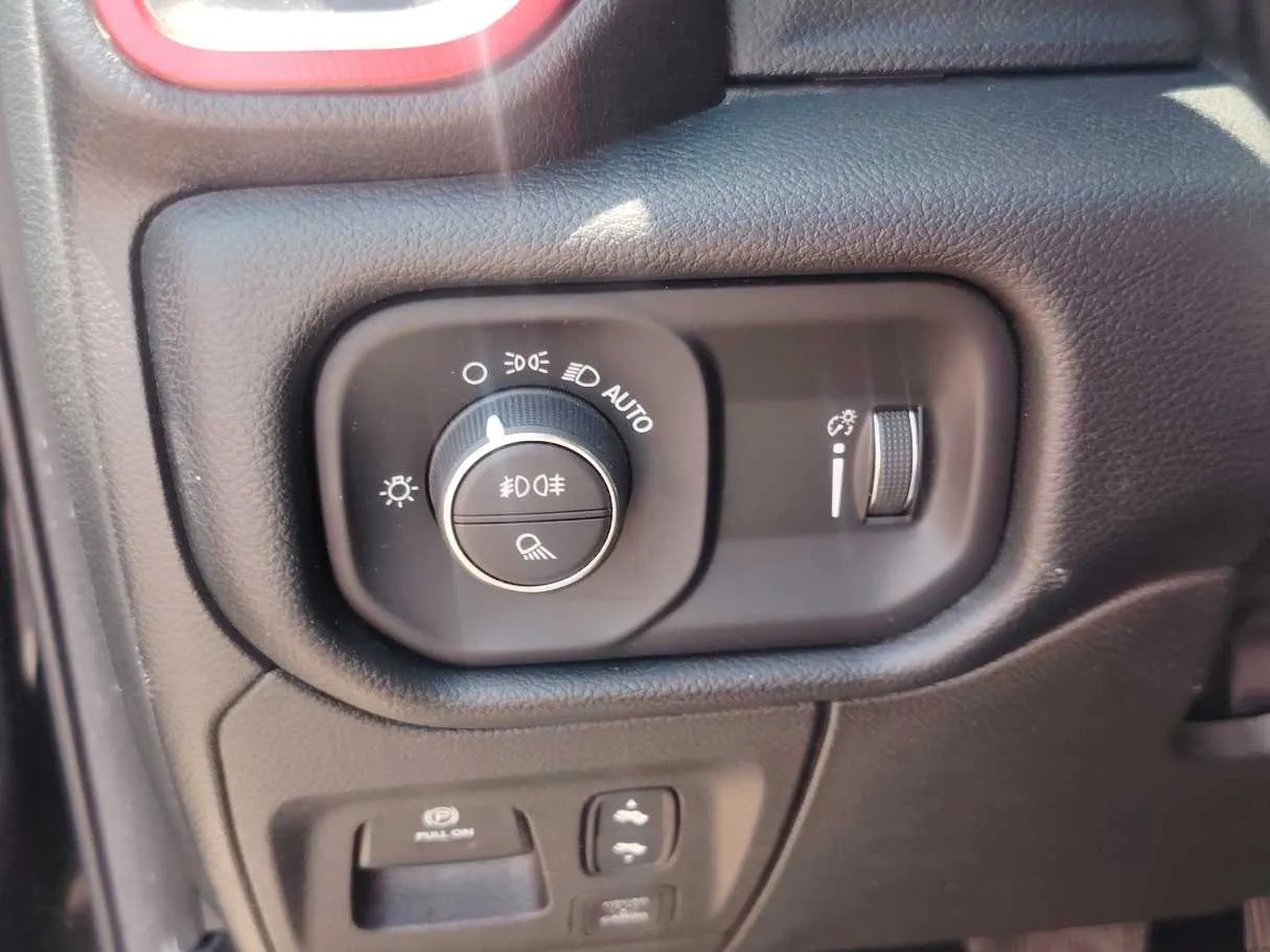 Car image 27