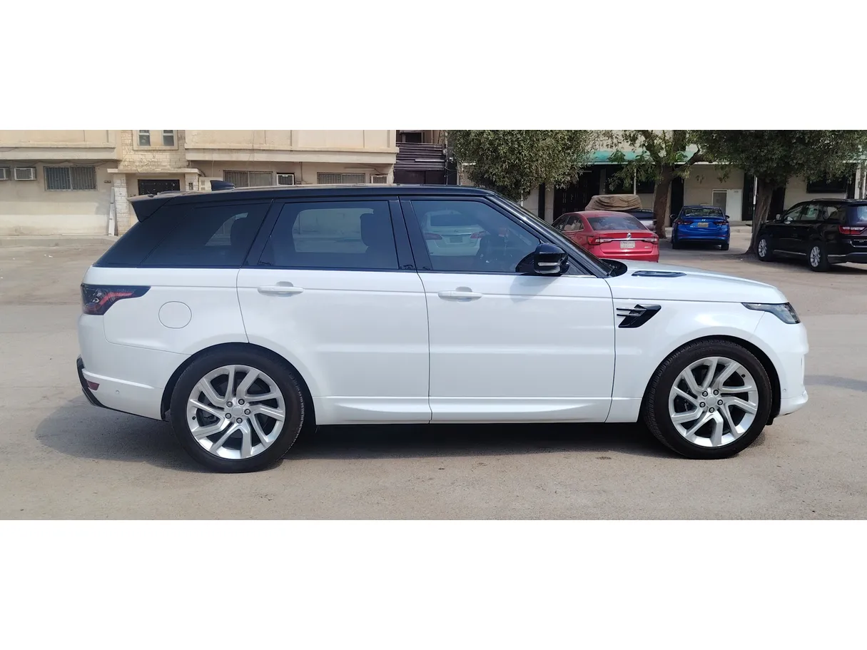 Car image 4