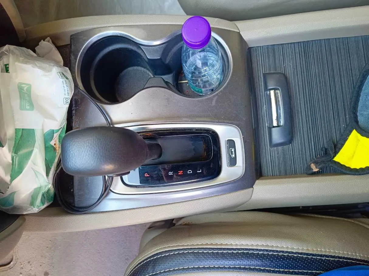 Car image 19
