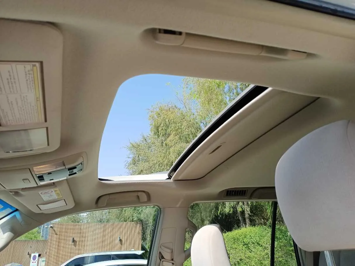 Car image 23