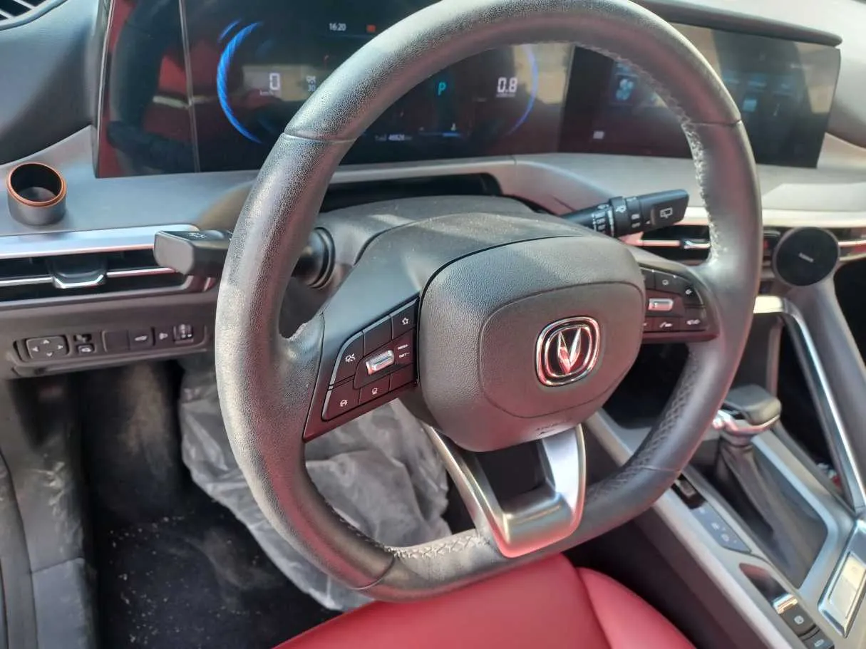 Car image 19