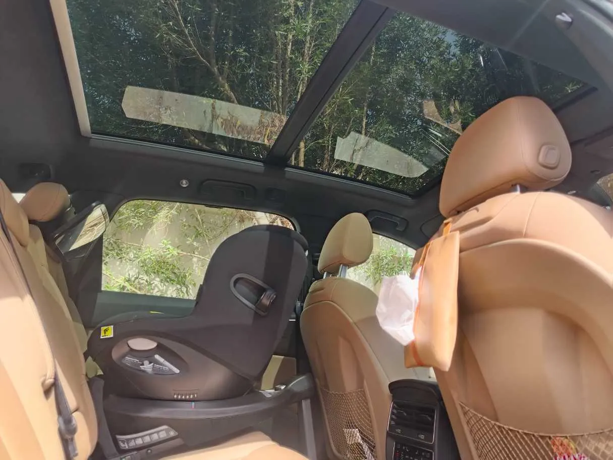 Car image 36