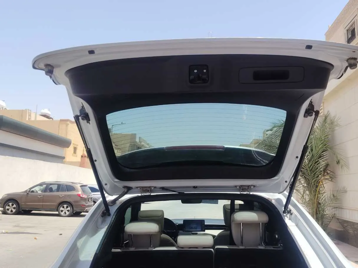 Car image 21