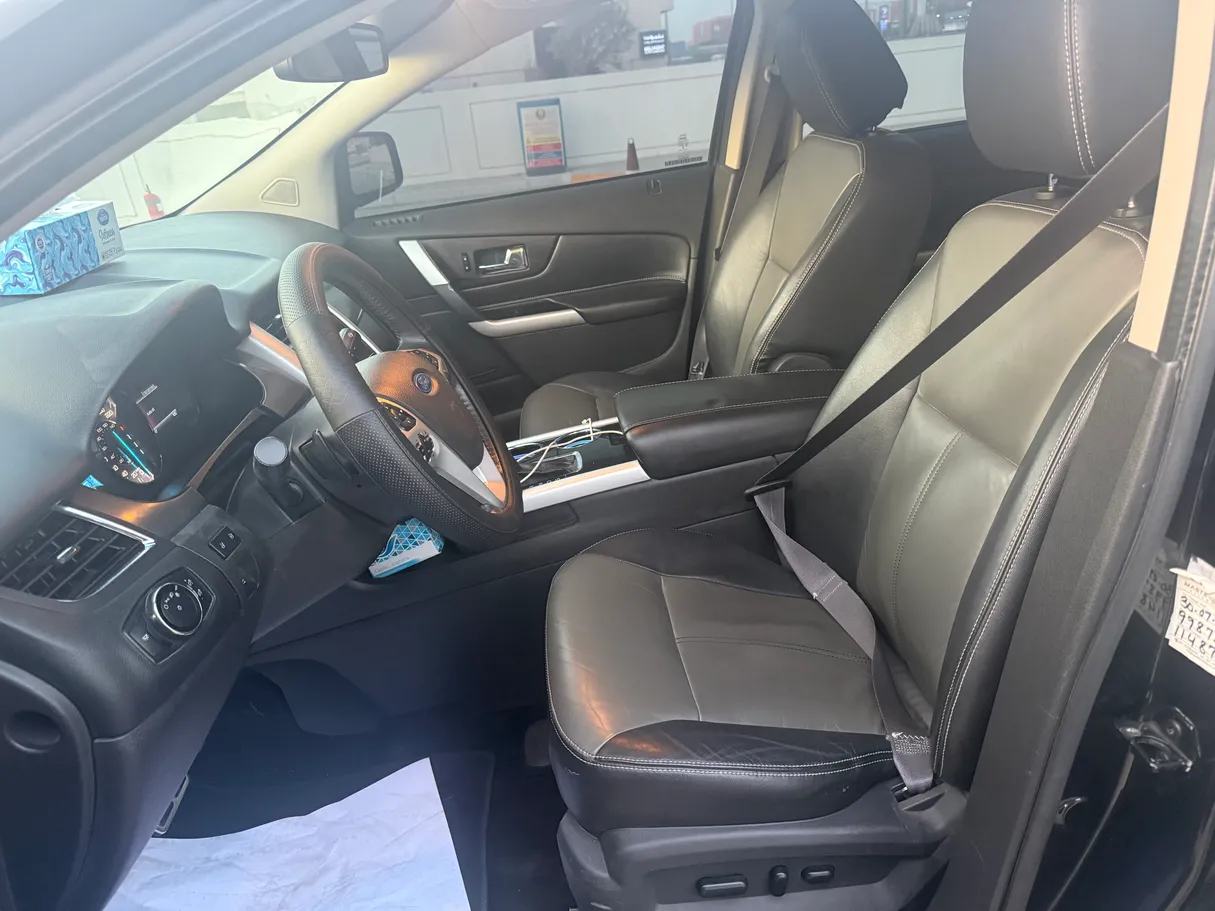 Car image 11