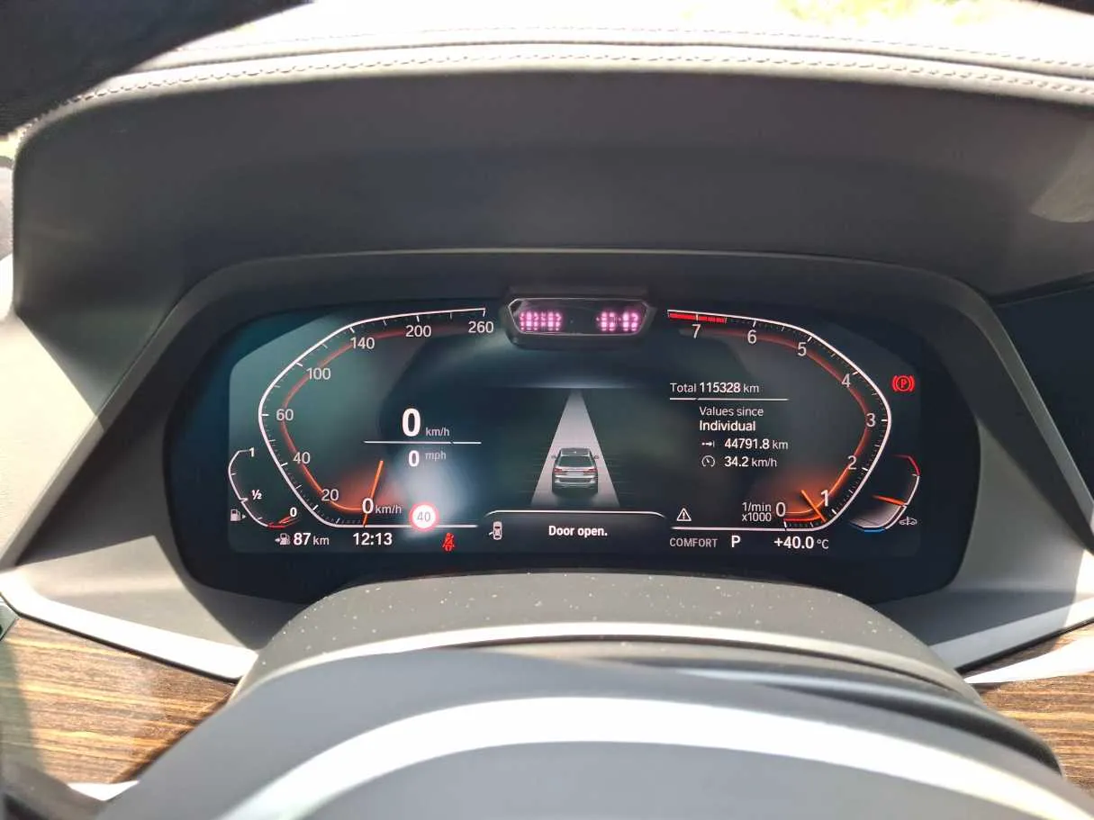 Car image 18