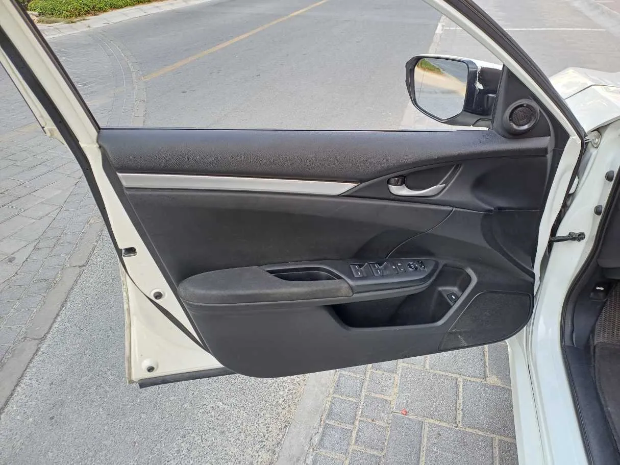 Car image 10