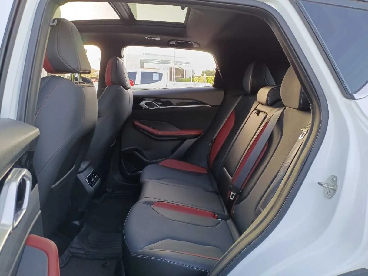 Car image 13