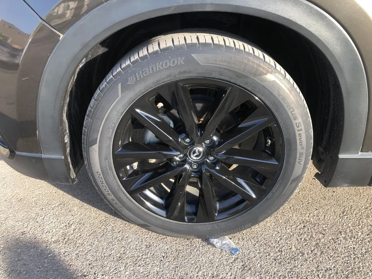 Car image 9
