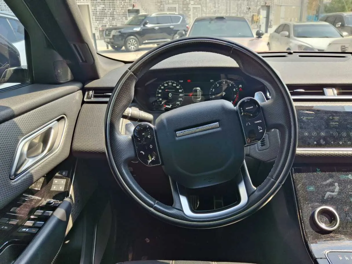 Car image 17