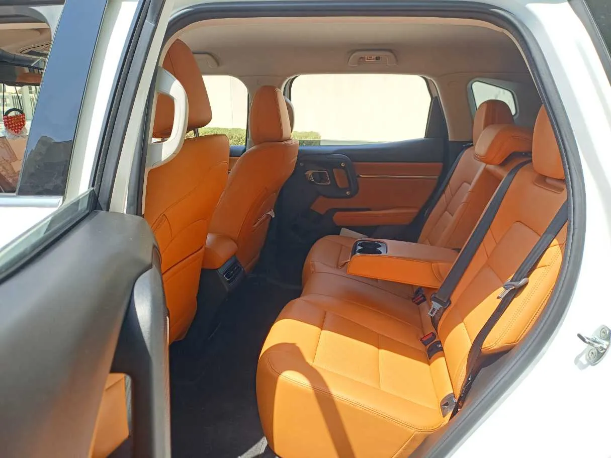 Car image 13