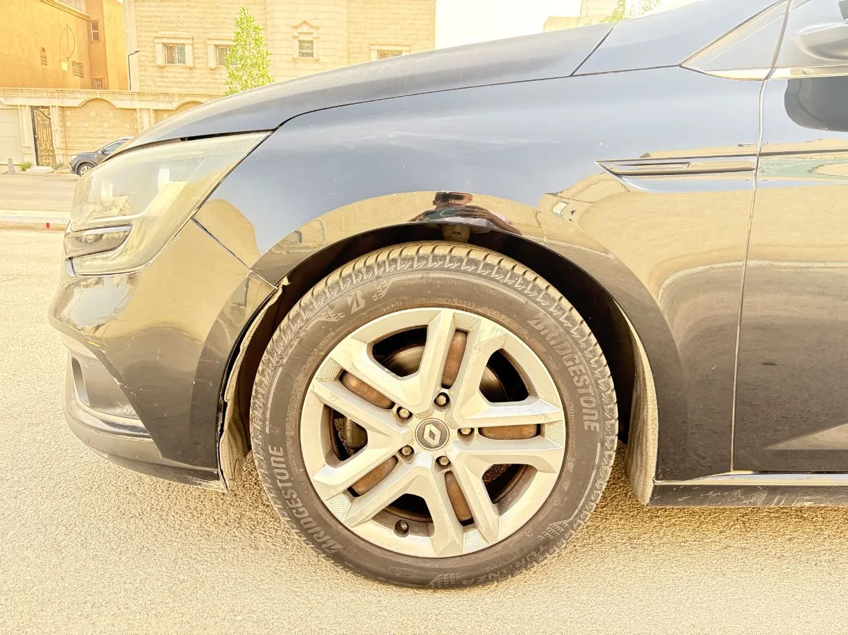 Car image 9