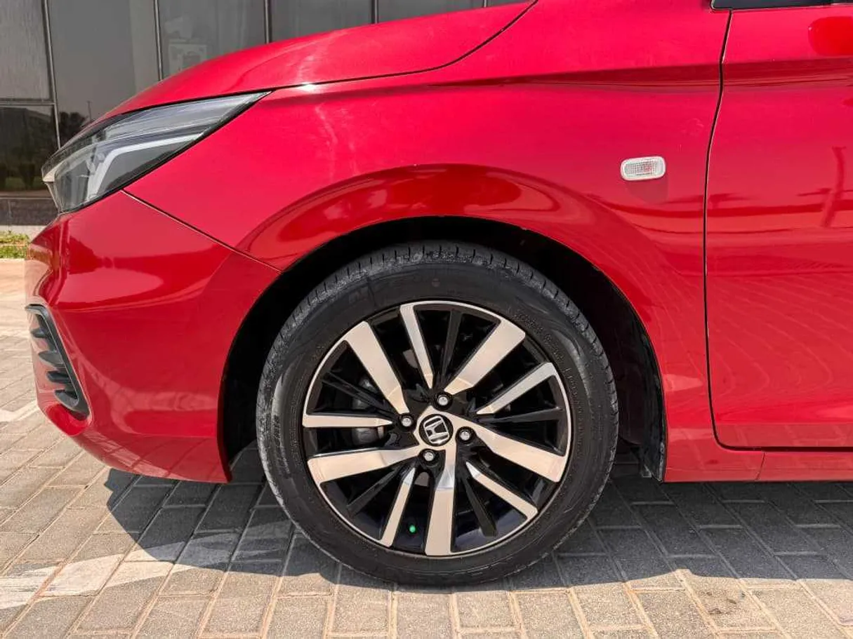 Car image 11
