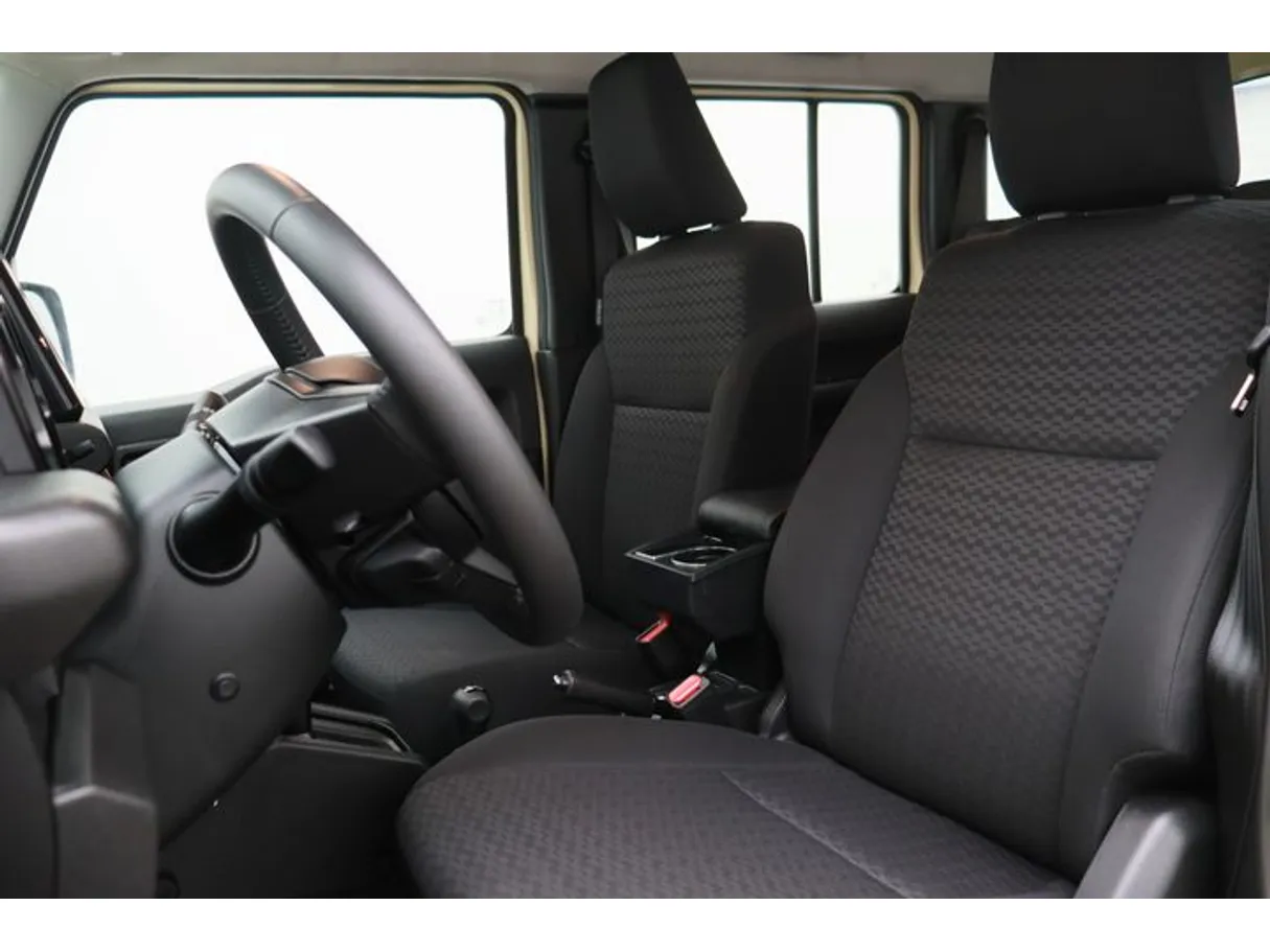 Car image 8