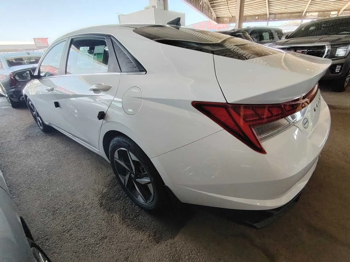 Car image 8