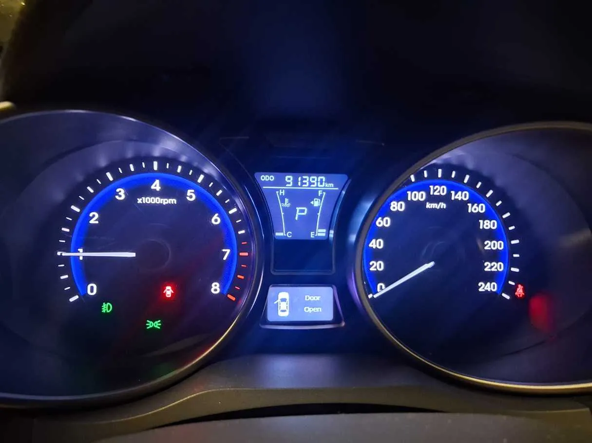 Car image 18