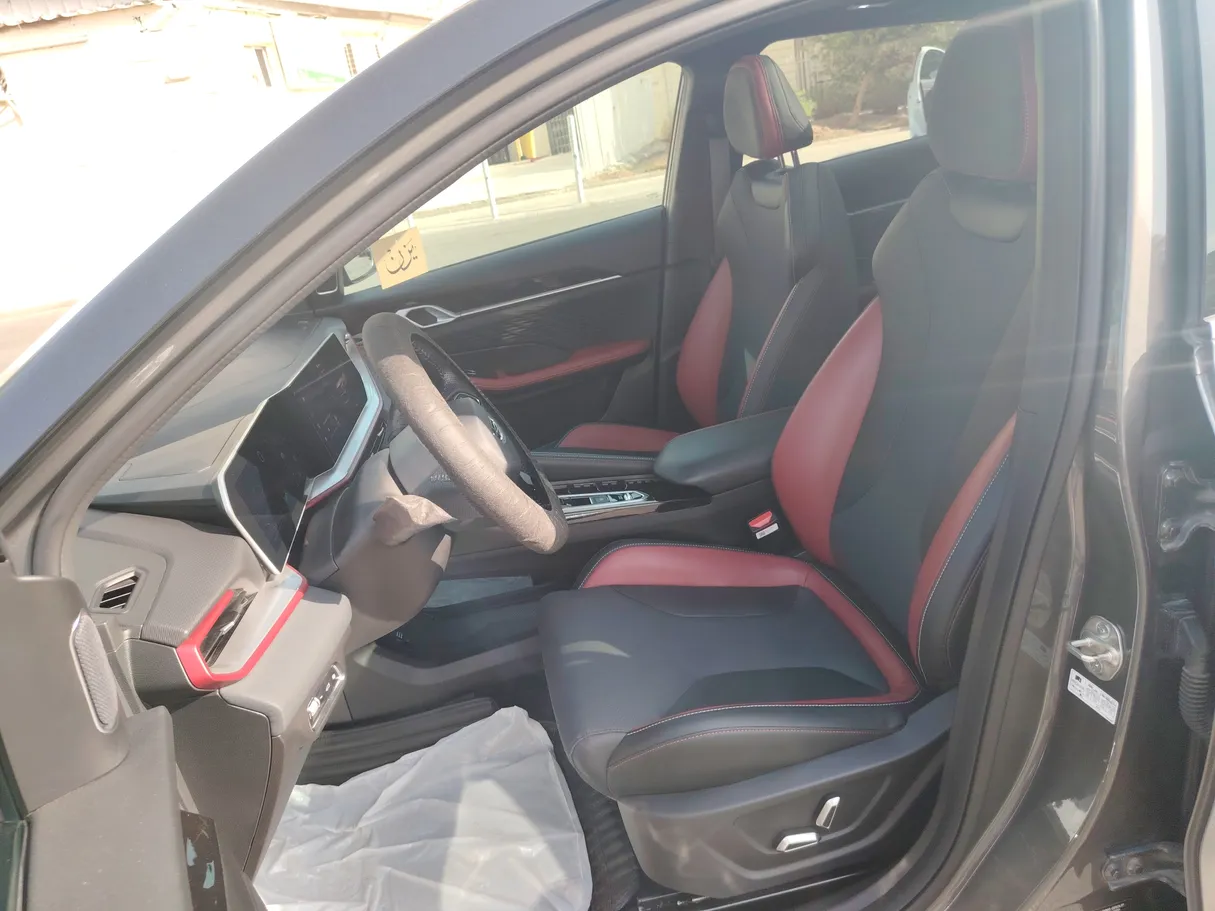 Car image 12