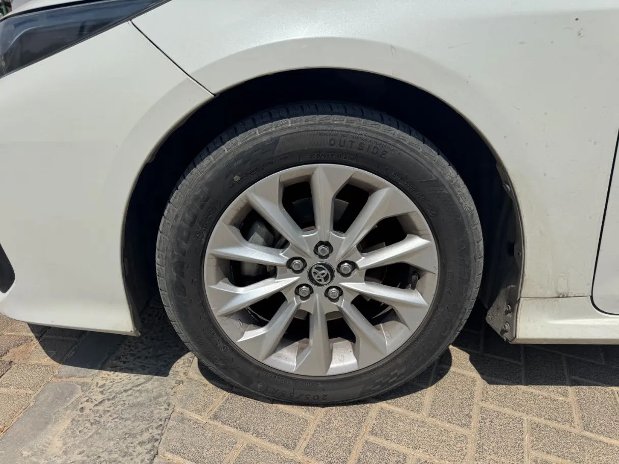 Car image 9