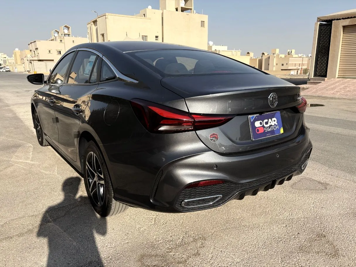 Car image 7