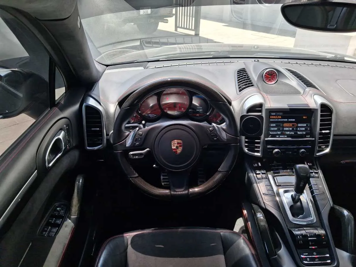 Car image 18