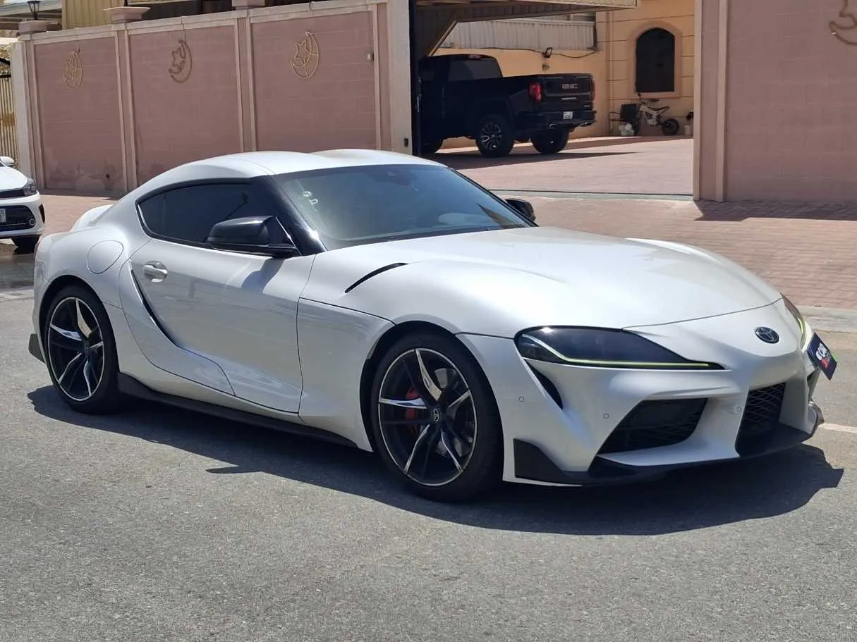Car image 3