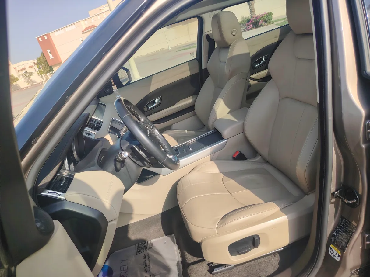 Car image 13