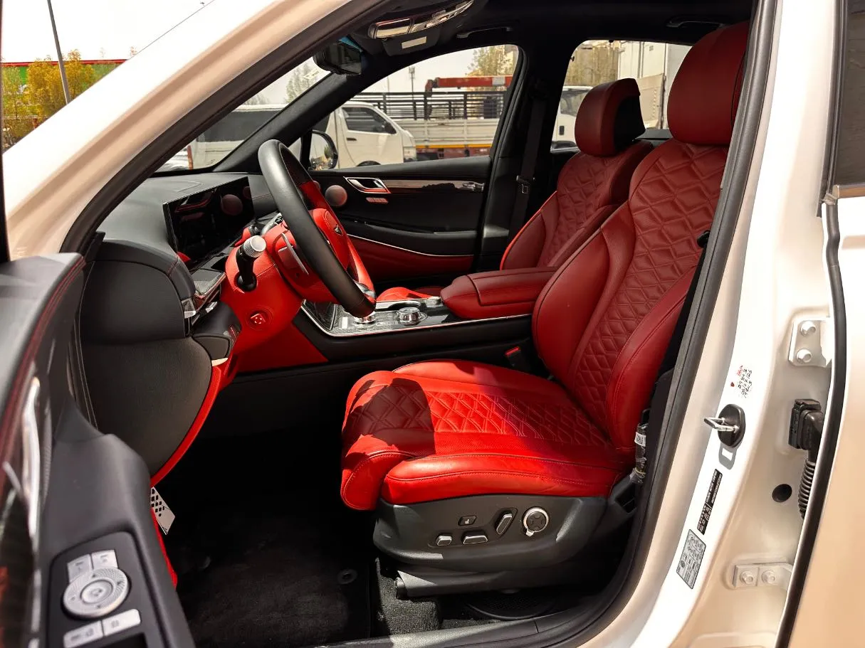 Car image 12