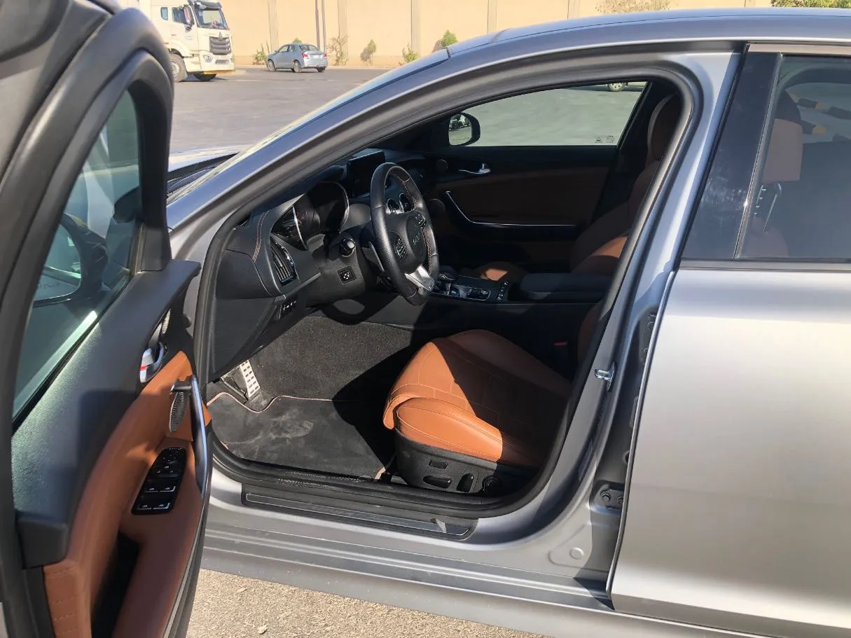 Car image 11
