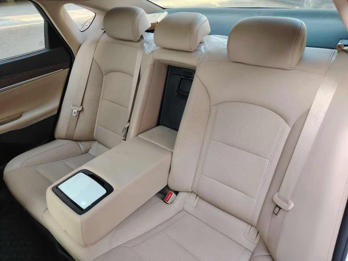 Car image 16