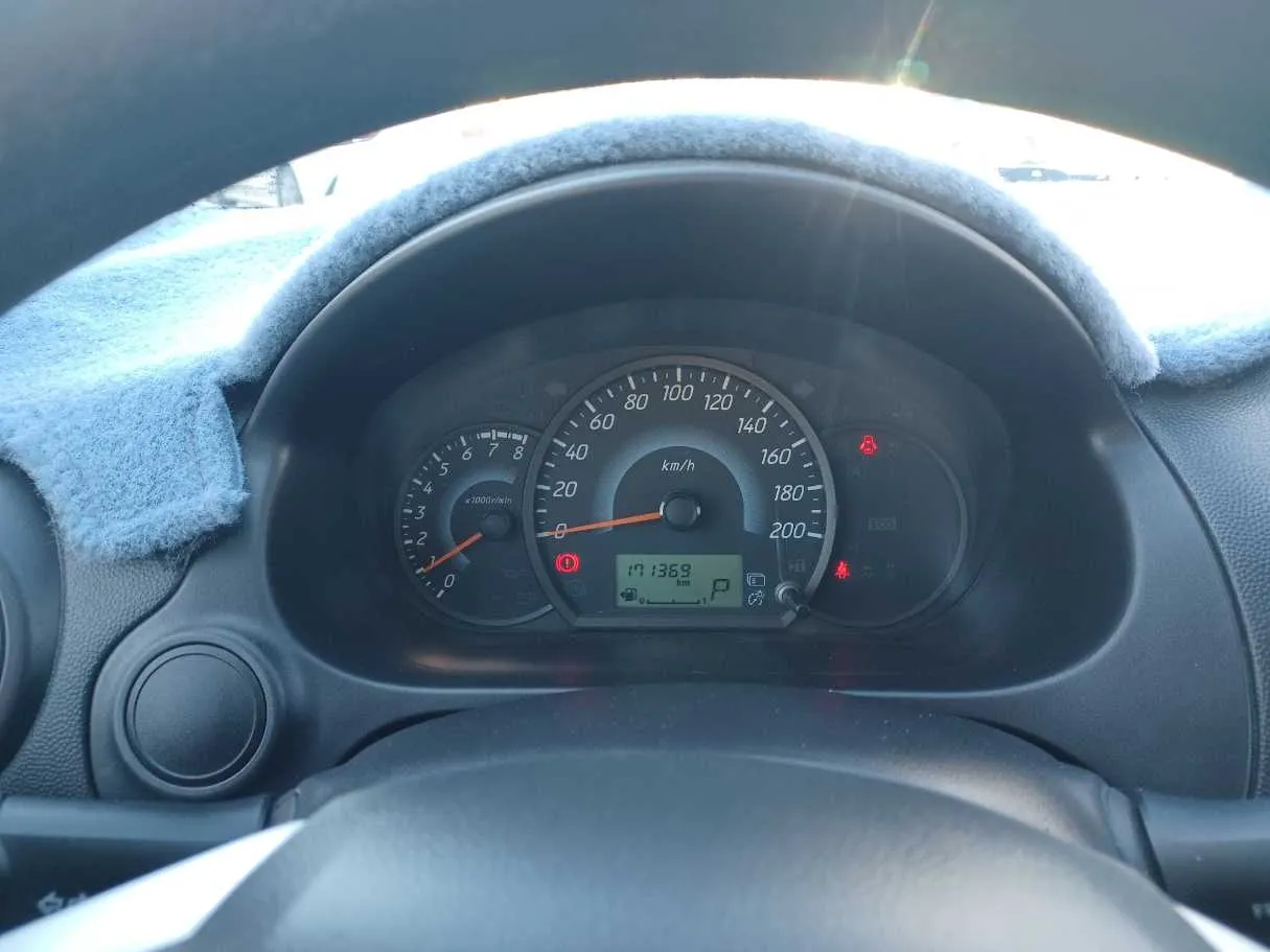 Car image 17