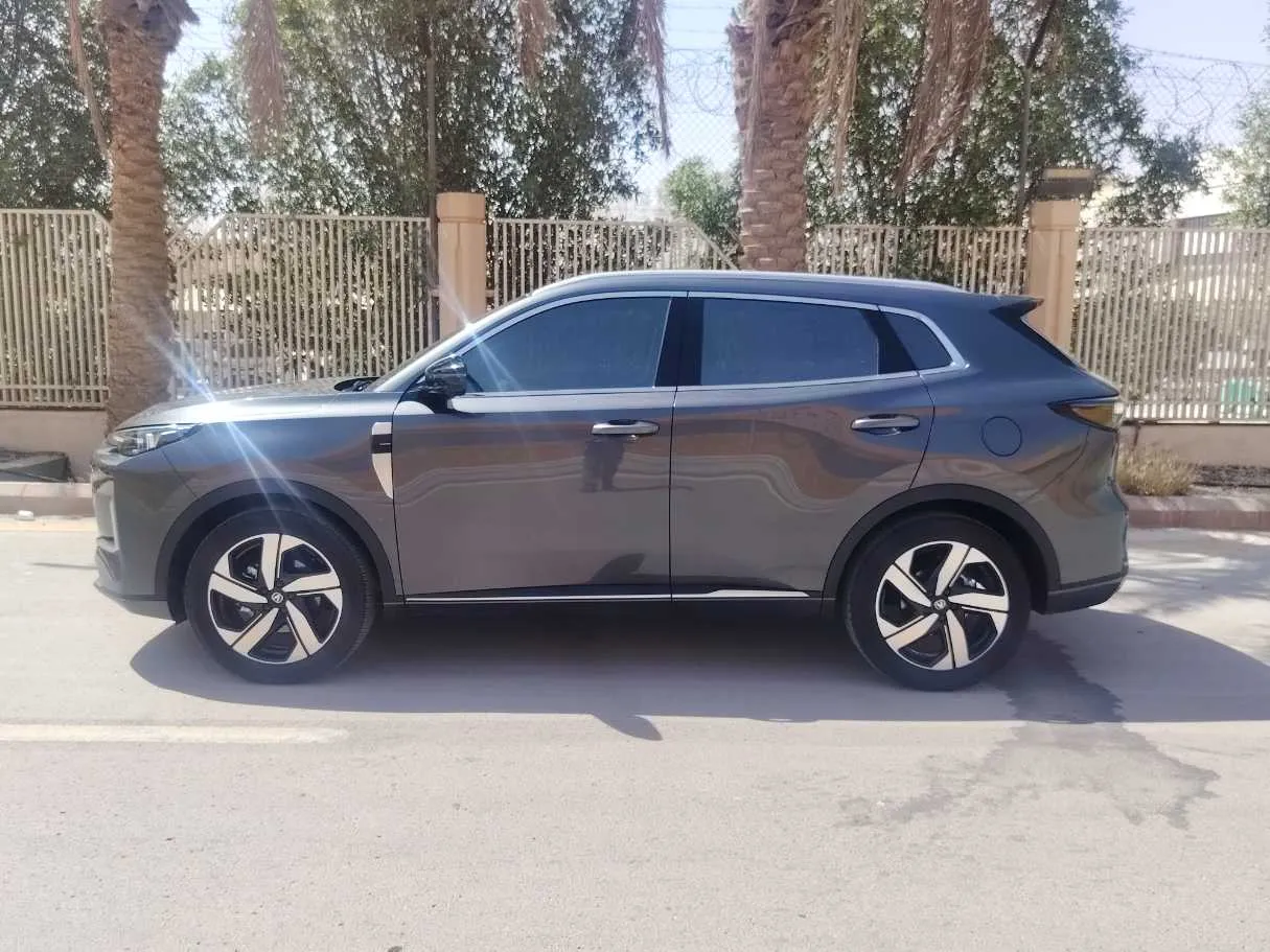 Car image 9