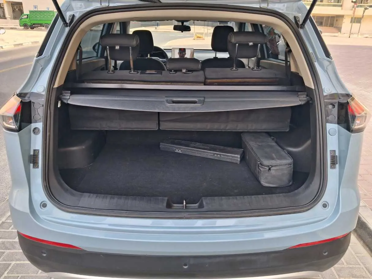Car image 19