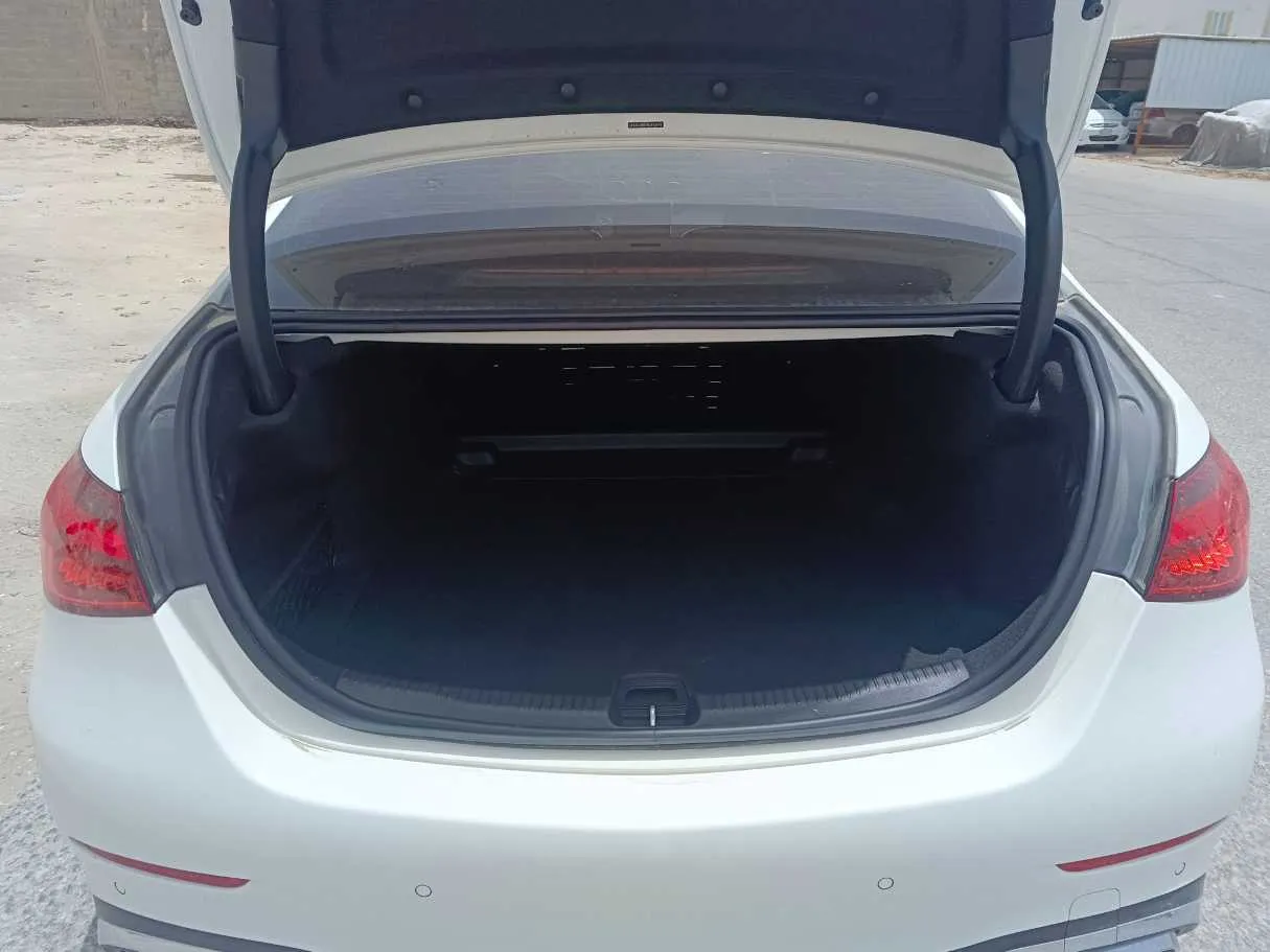 Car image 32