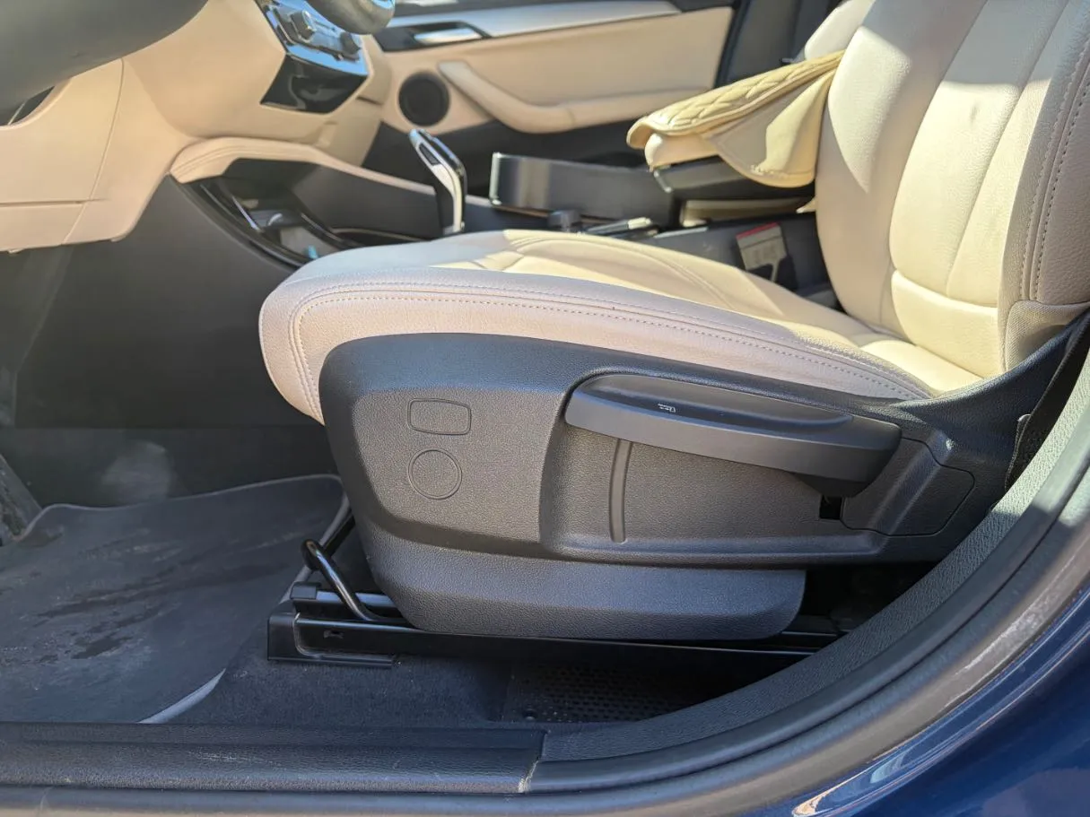 Car image 22