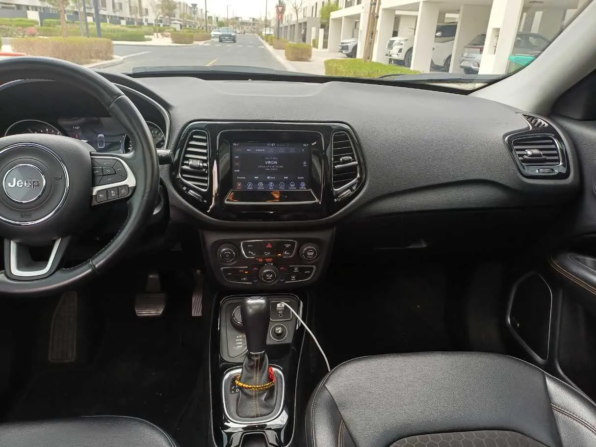 Car image 16