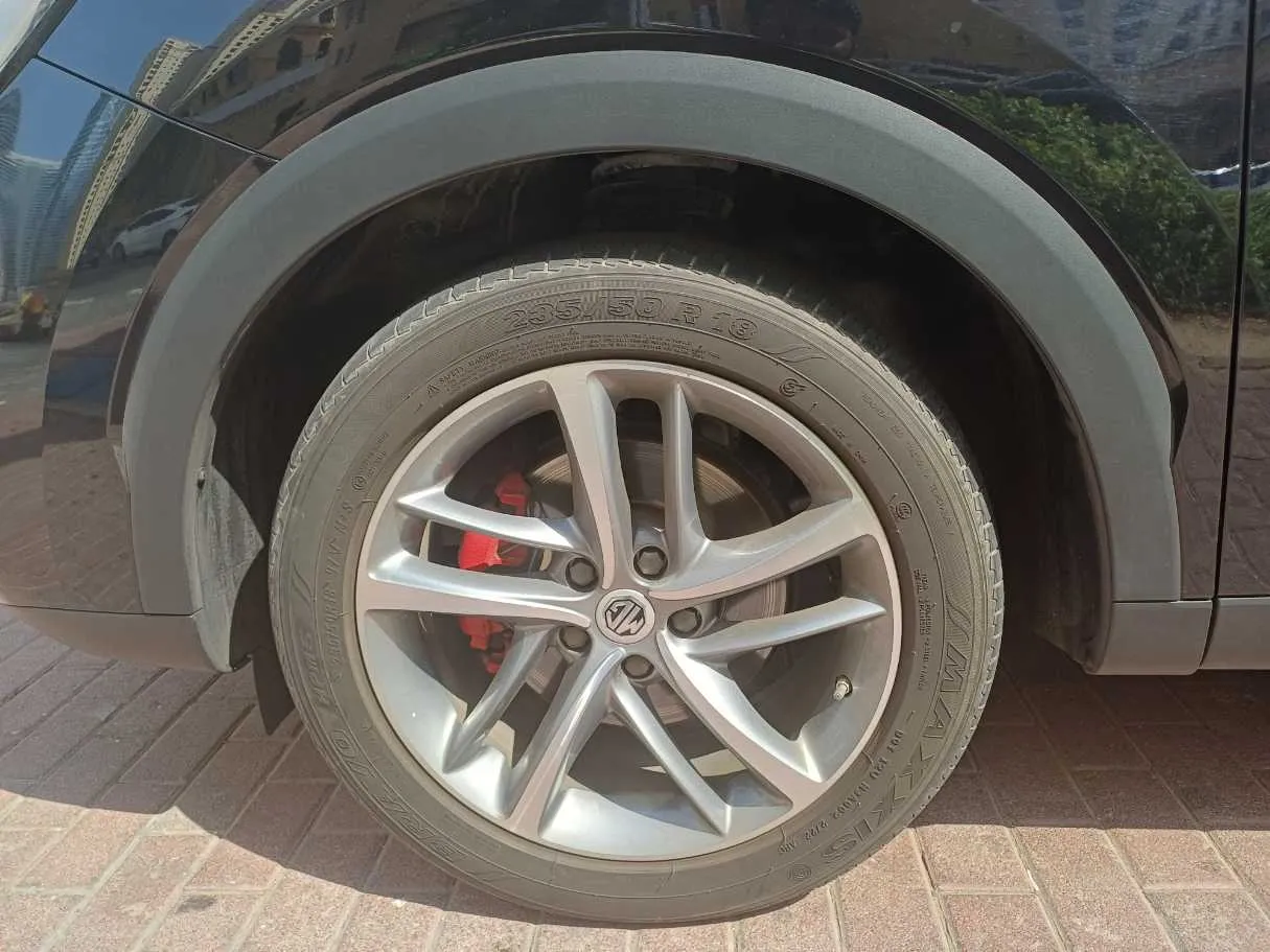 Car image 9