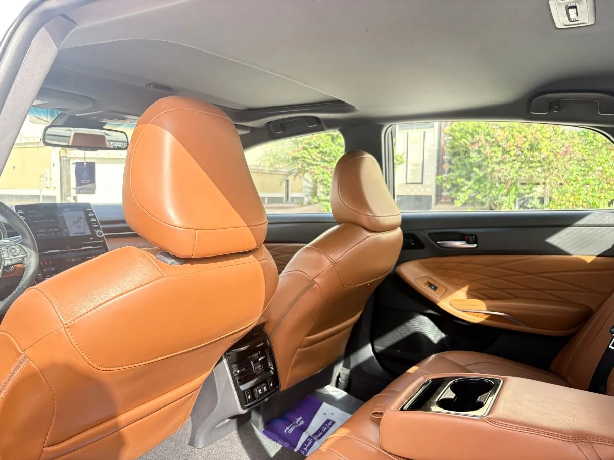 Car image 18