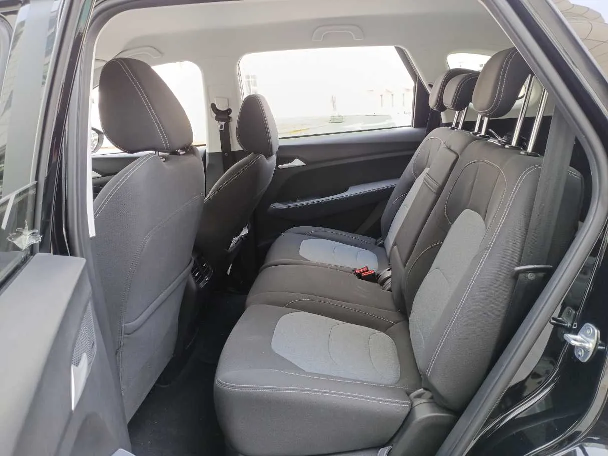Car image 13