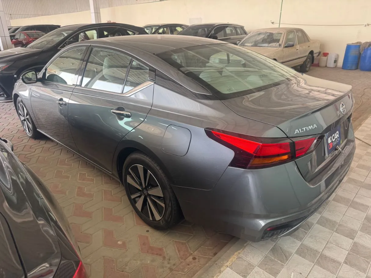 Car image 5
