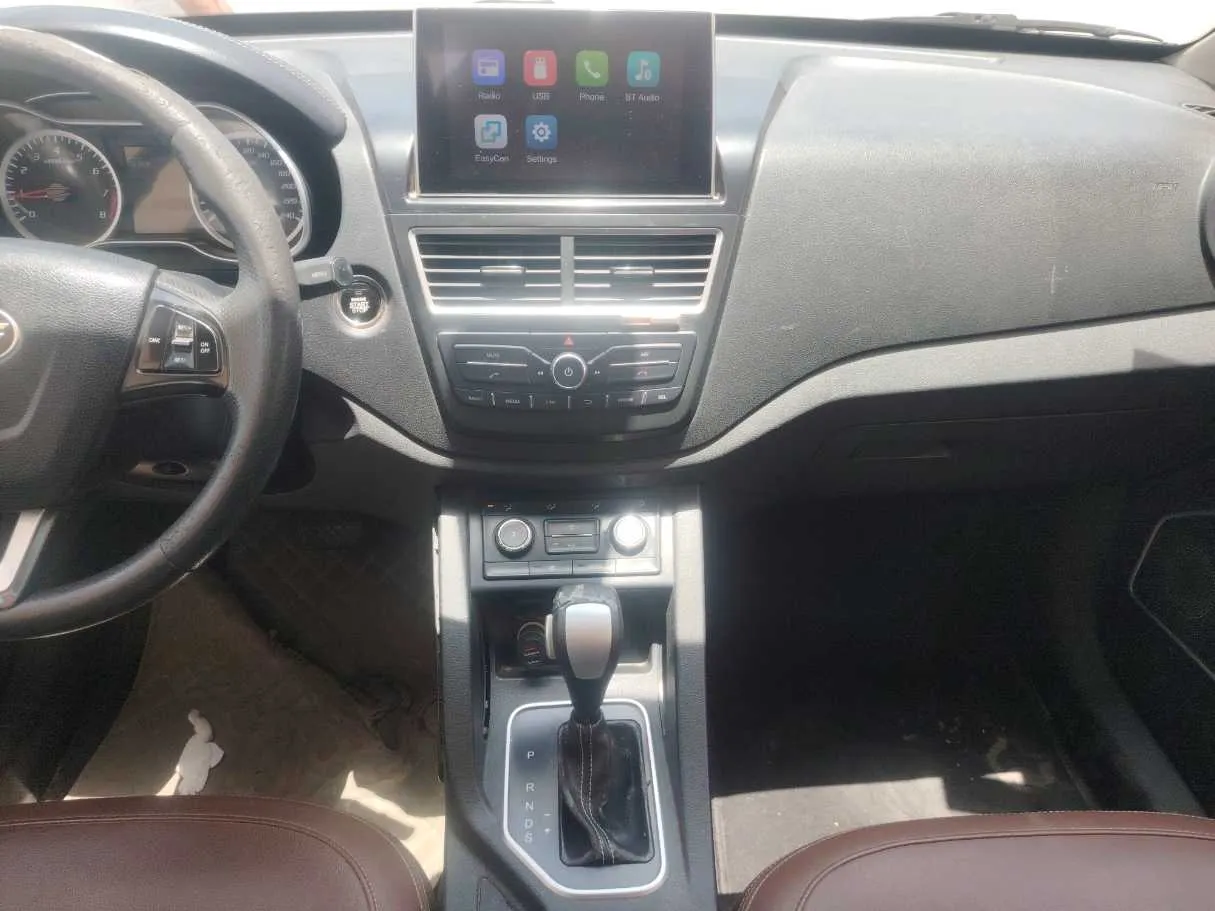 Car image 18